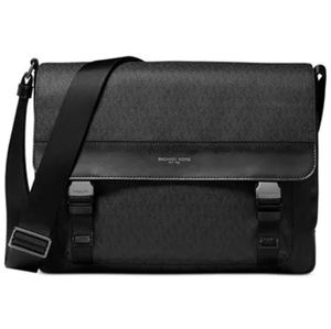 Michael Kors Jet Set Messenger Bag